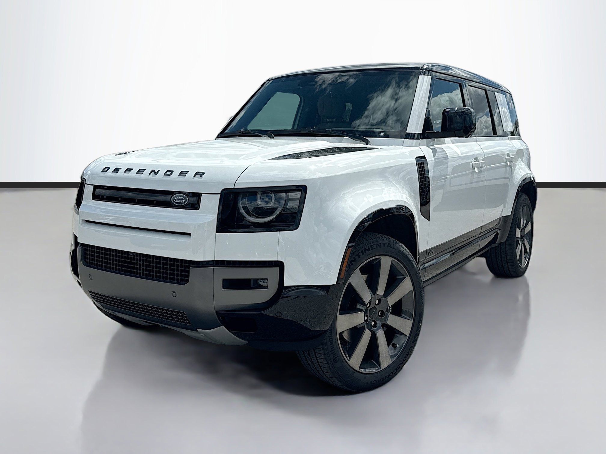 New 2026 Fuji White Land Rover V8 image 1