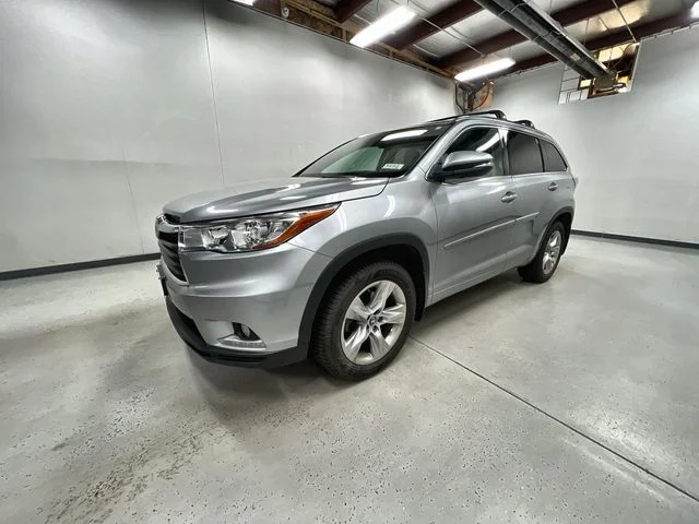 Used 2016 Silver Toyota Limited image 4