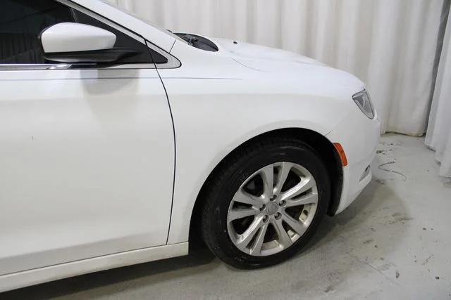 Used 2015 White Chrysler Limited image 31