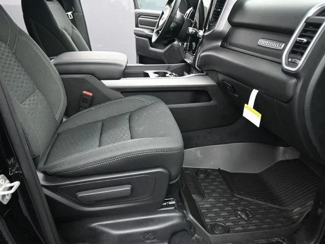 New 2026 Diamond Black Crystal Pearl-Coat Exterior Paint RAM Big Horn/Lone Star image 23