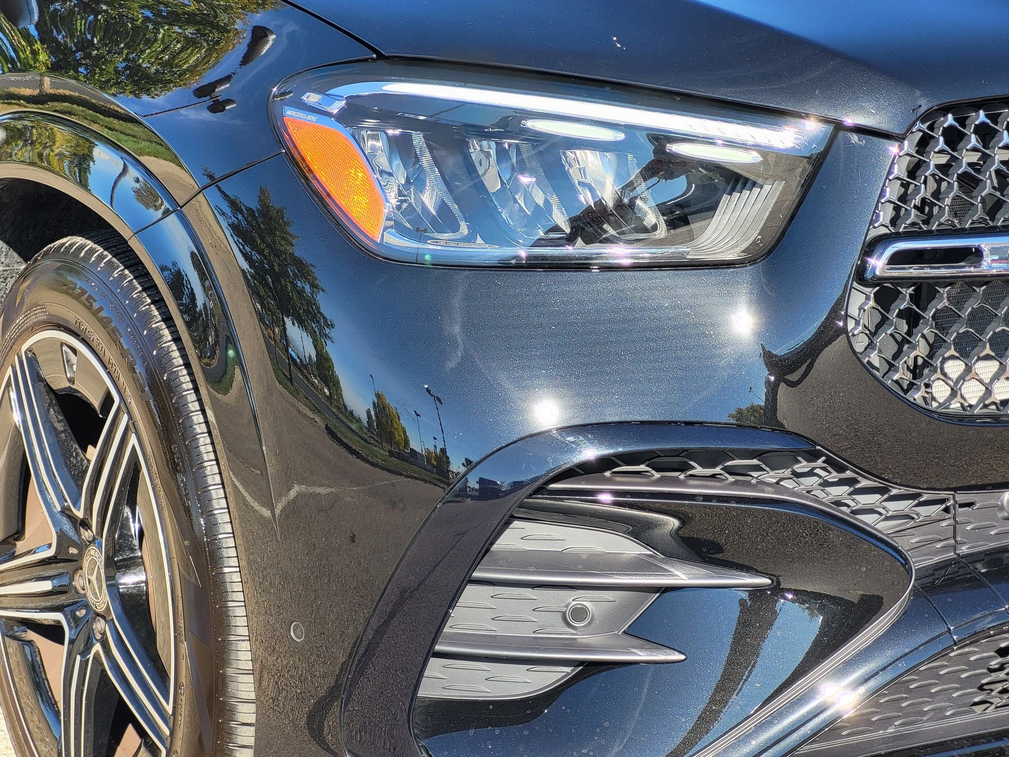 Certified Used 2025 Obsidian Black Metallic Mercedes-Benz GLE450 4MATIC® image 9