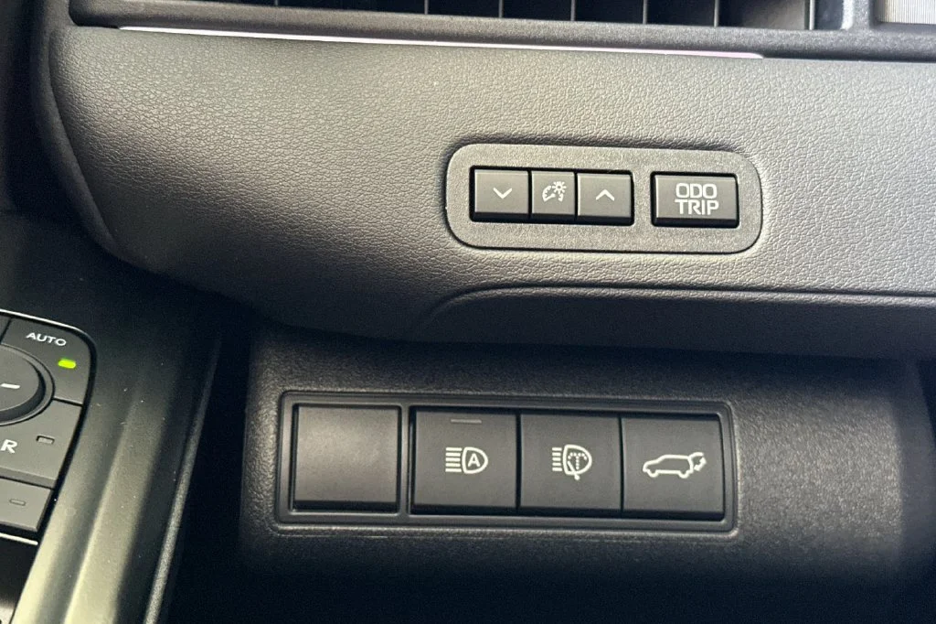 New 2027 Wind Chill Pearl <sup>1</sup> Toyota  XSE image 29