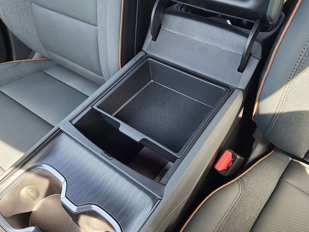 2026 GMC Acadia AT4 - Photo 35