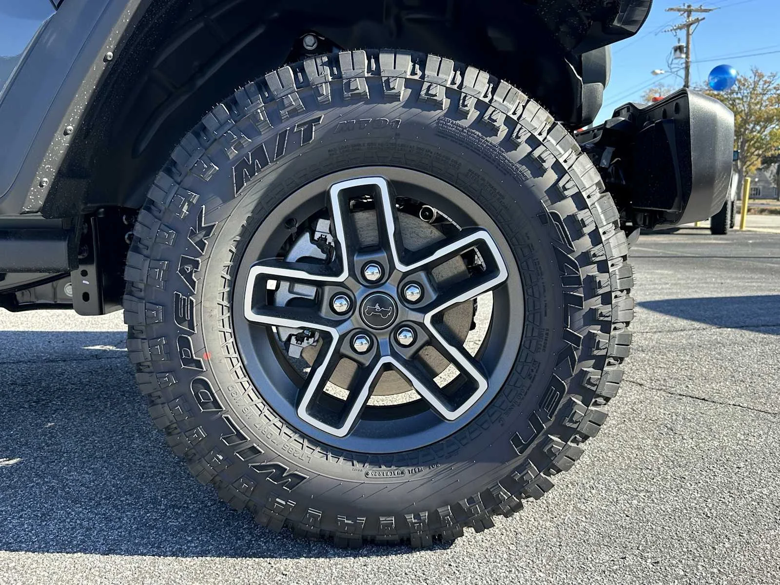 New 2026 Anvil Clear-Coat Exterior Paint Jeep Mojave image 12