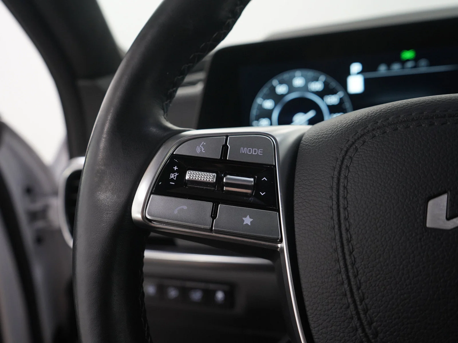 Used 2024 Glacial White Pearl Kia SX Prestige X-Line AWD image 32