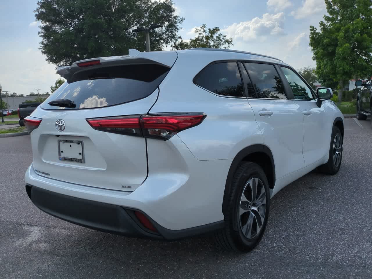 Used 2023 Wind Chill Pearl Toyota XLE image 6