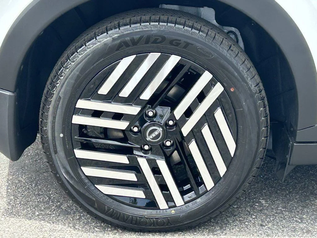 New 2026 Everest White Pearl Tricoat/Black Nissan SV+ image 7