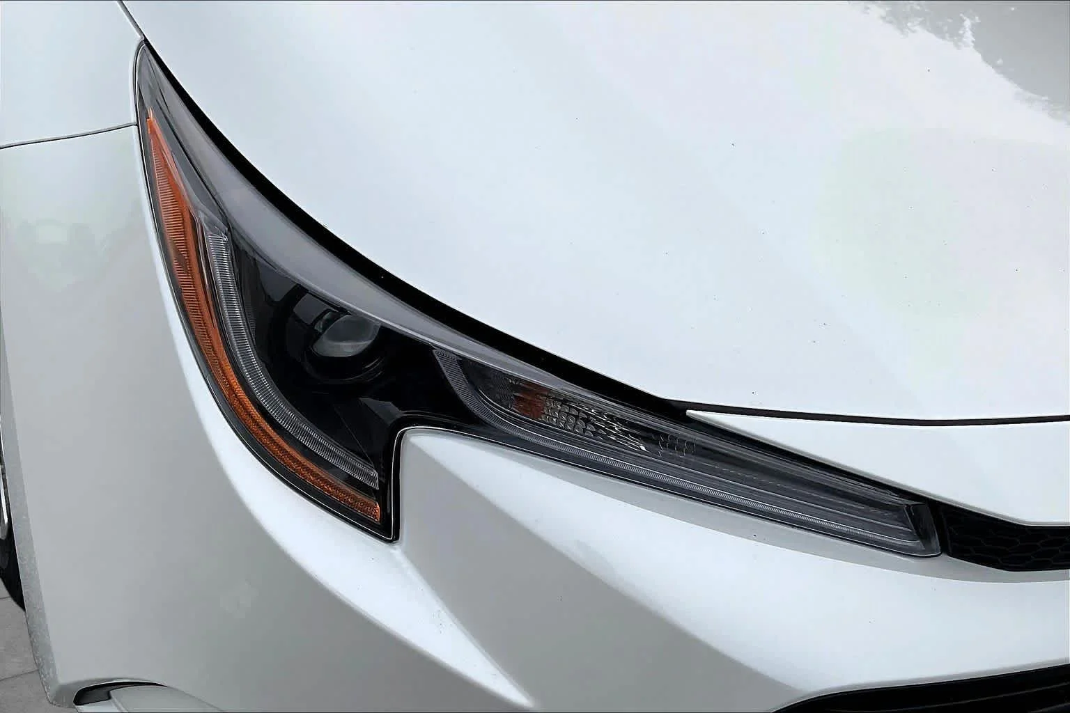 New 2027 Wind Chill Pearl Toyota LE image 13