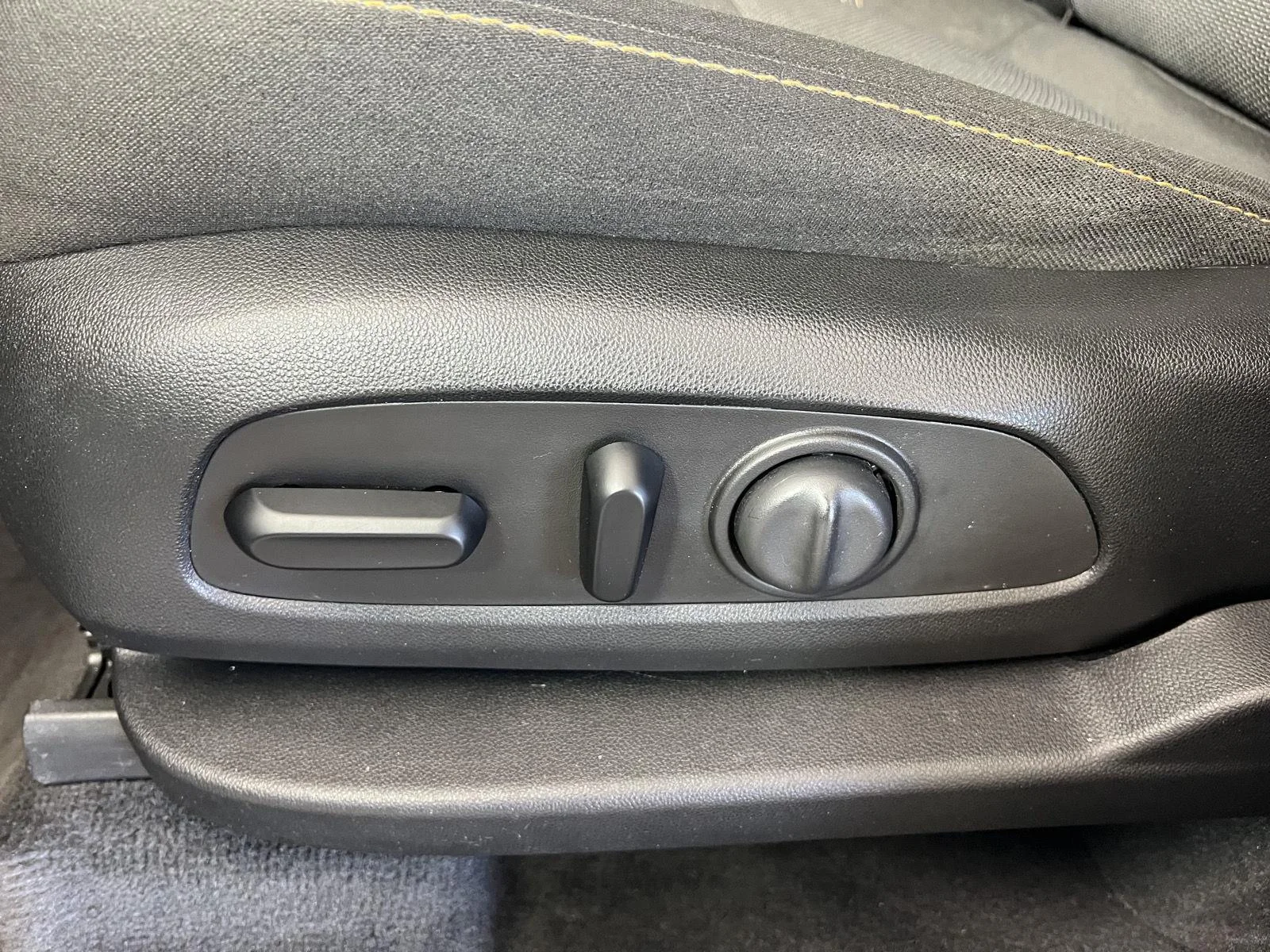 Used 2020 SUMMIT WHITE Chevrolet LT Cloth image 22