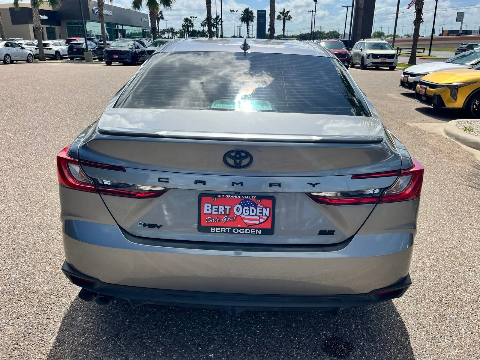 Used 2025  Toyota SE image 5