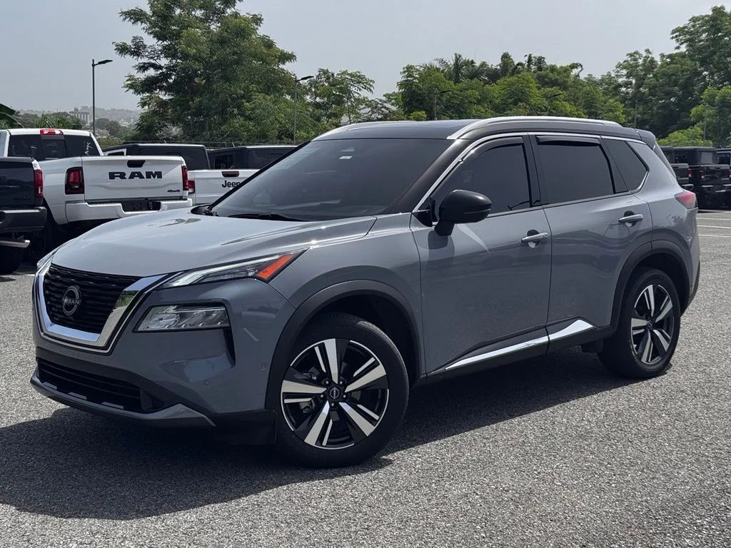 Used 2023  Nissan SL image 1
