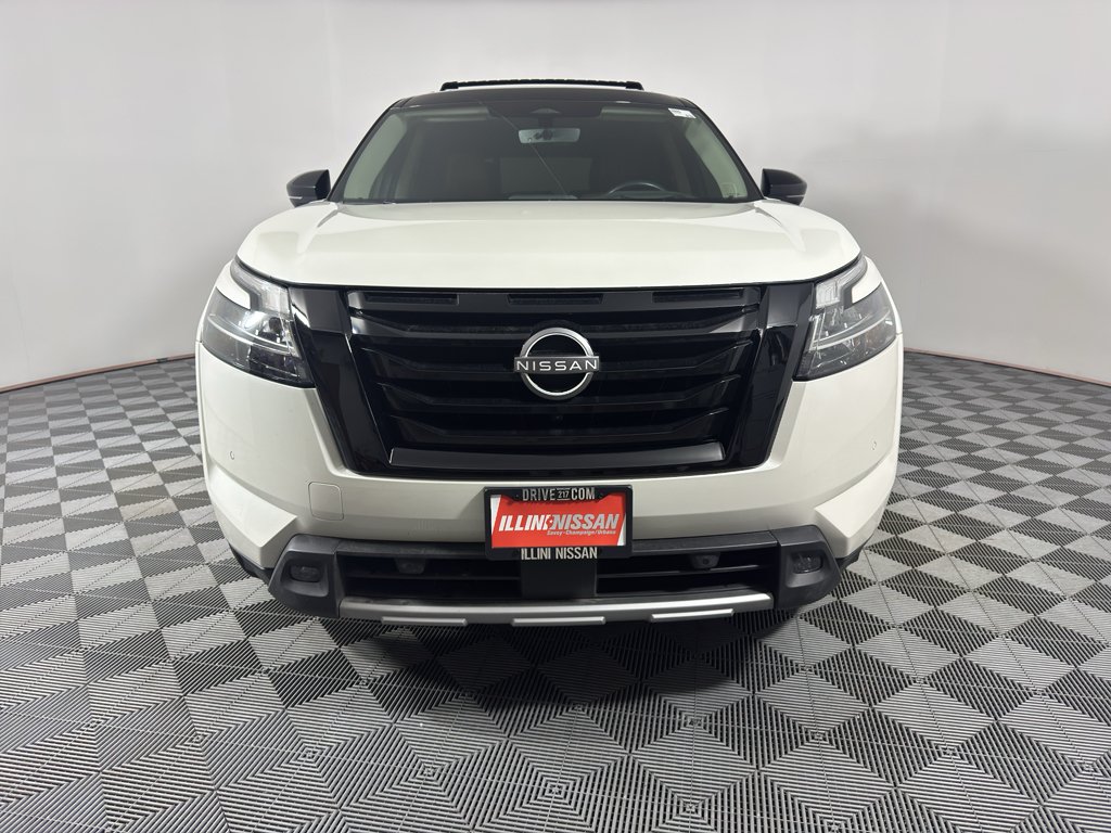 Used 2023 Pearl White Tricoat/Super Black Nissan Platinum image 4