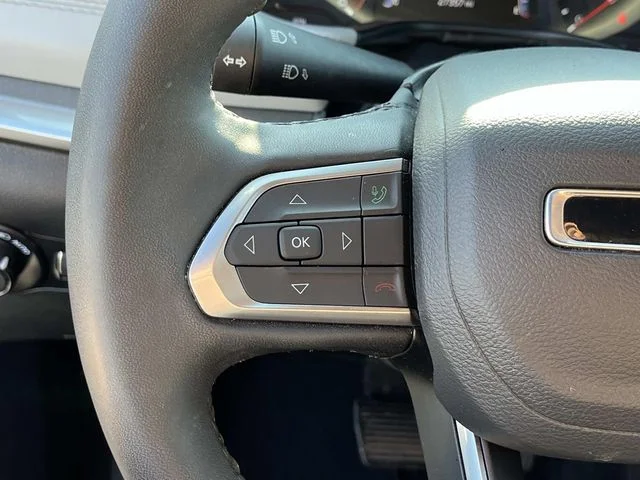 Used 2025 White Jeep Limited image 28