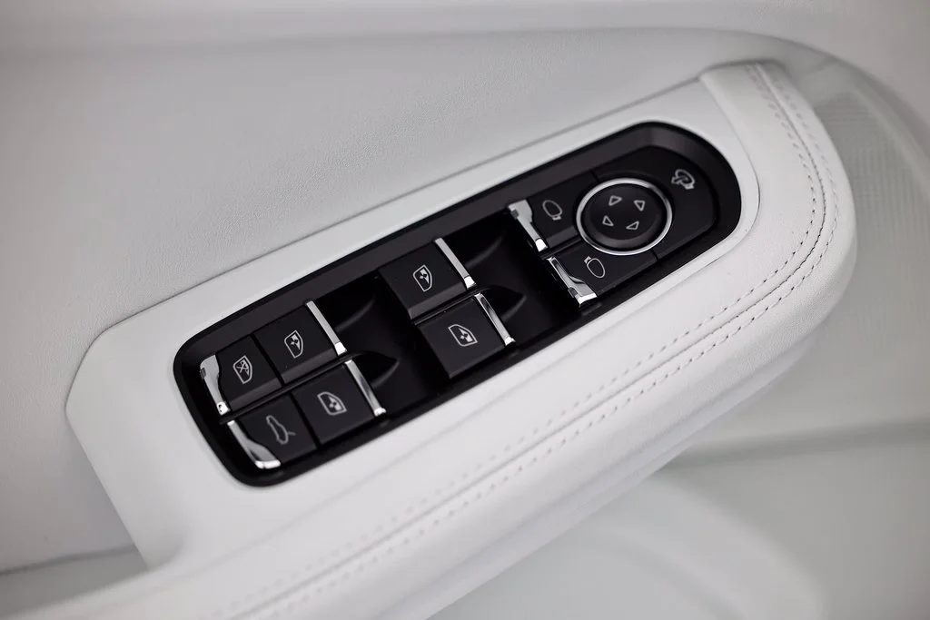 2026 Porsche Macan T - Photo 19