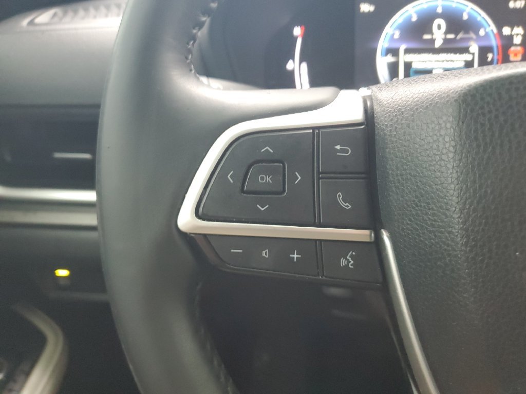 Certified Used 2024 Silver Toyota XLE image 19