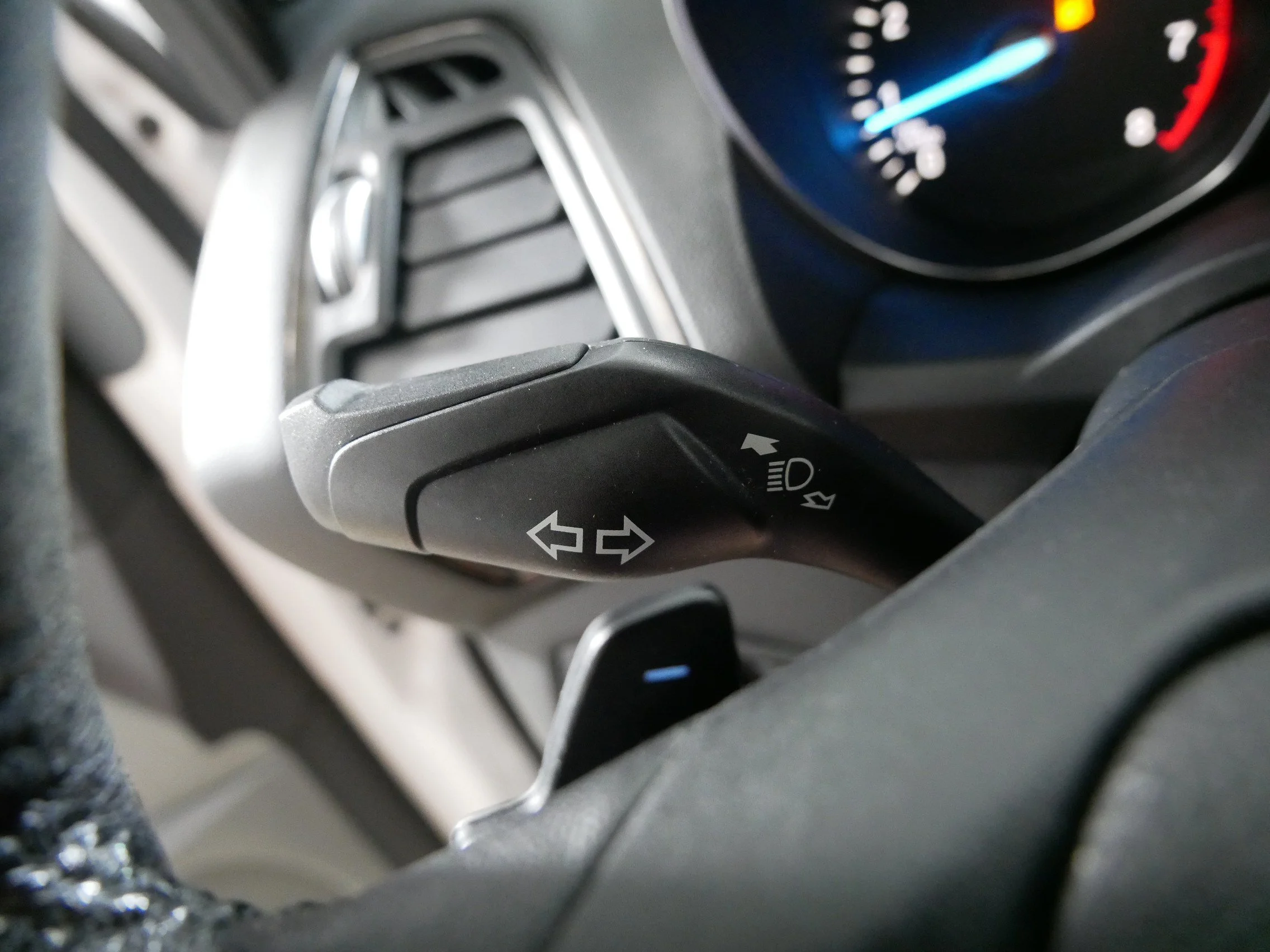 Used 2017 White Platinum Metallic Tri-Coat Ford Titanium image 32