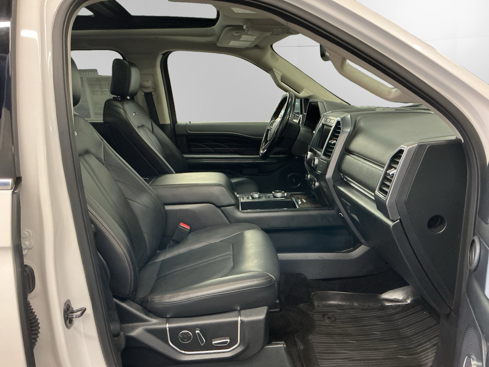Used 2018 White Ford Platinum image 15