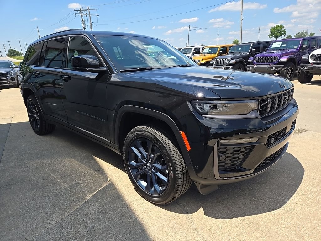 New 2026 Diamond Black Crystal Pearl-Coat Exterior Paint Jeep  image 14