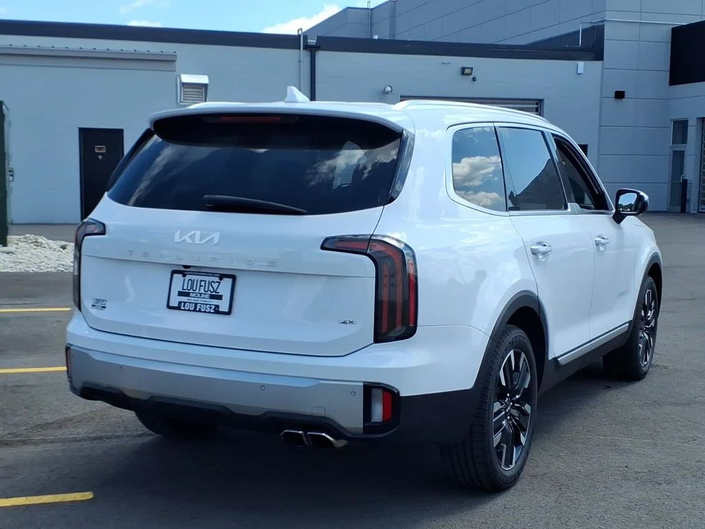 Used 2023 White Kia SX-Prestige image 4