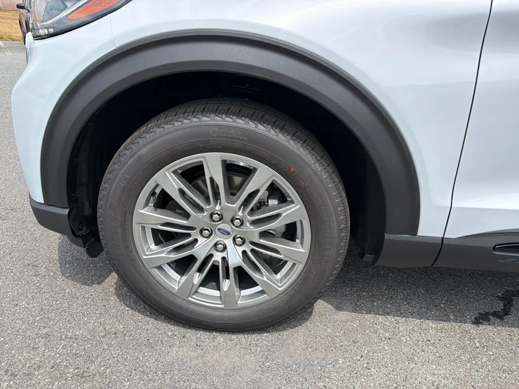 New 2026 Space White Metallic Ford Active image 22