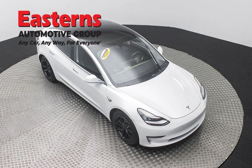 Used 2019 White Tesla Standard Range Plus image 3