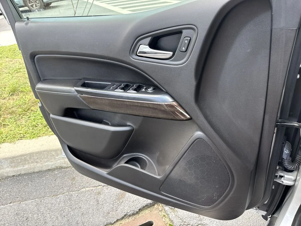 Used 2017 Silver GMC SLT image 24