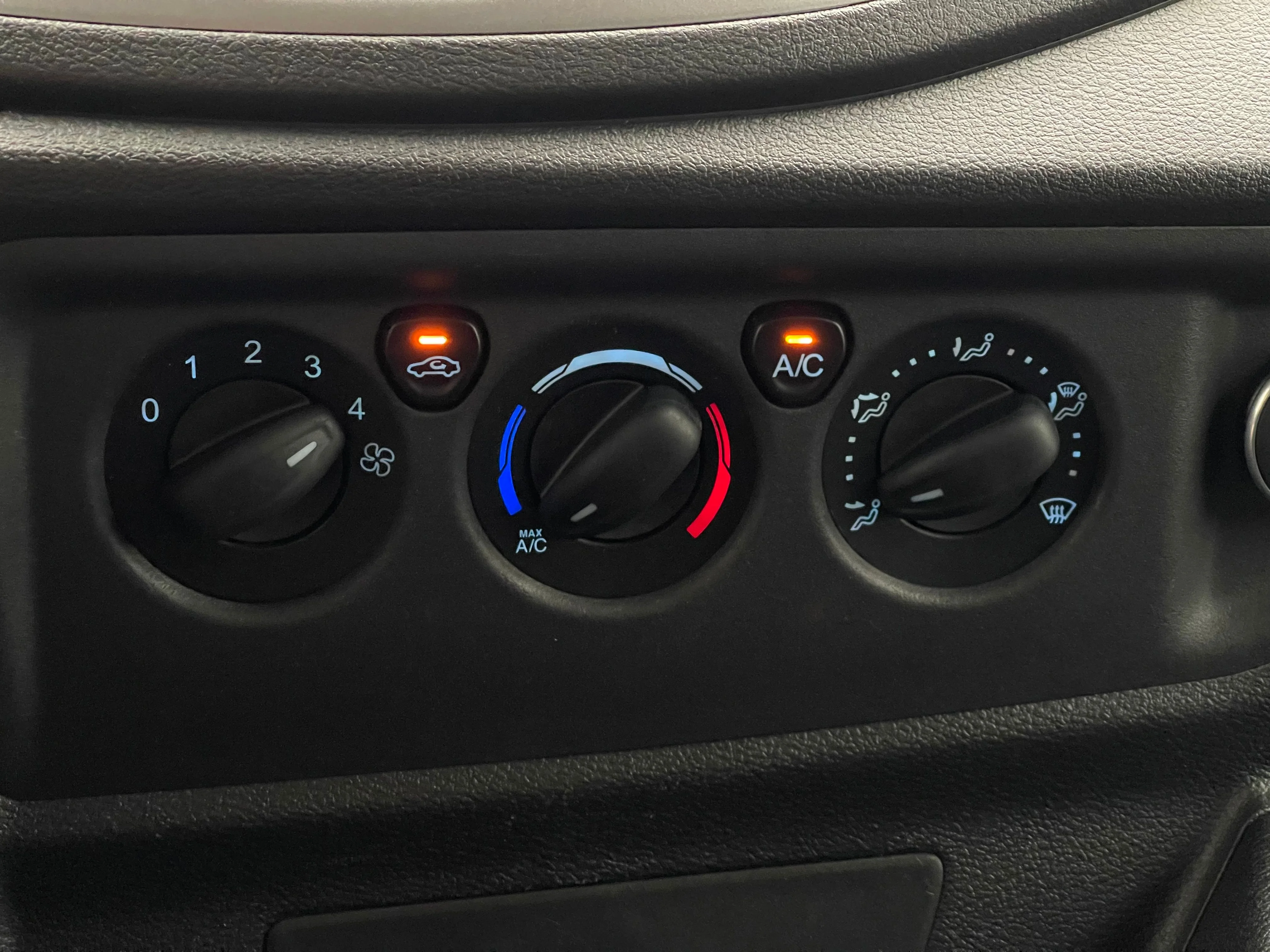 Used 2017 Oxford White Ford XLT image 24