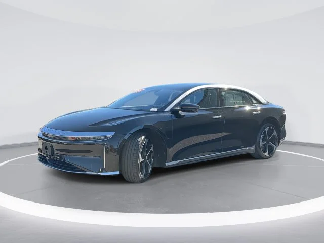 Used 2025 Black Lucid Touring image 1