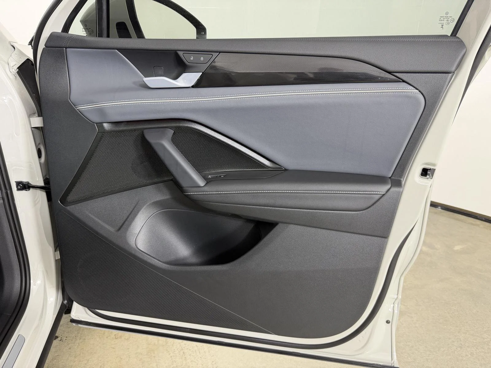 New 2026 Sandstone Volkswagen SEL R-Line Turbo image 15