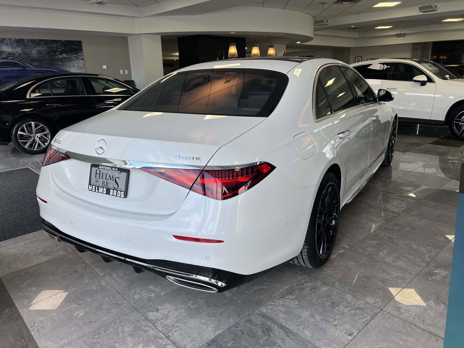 New 2026 MANUFAKTUR Moonlight White Metallic Mercedes-Benz S 580 image 35