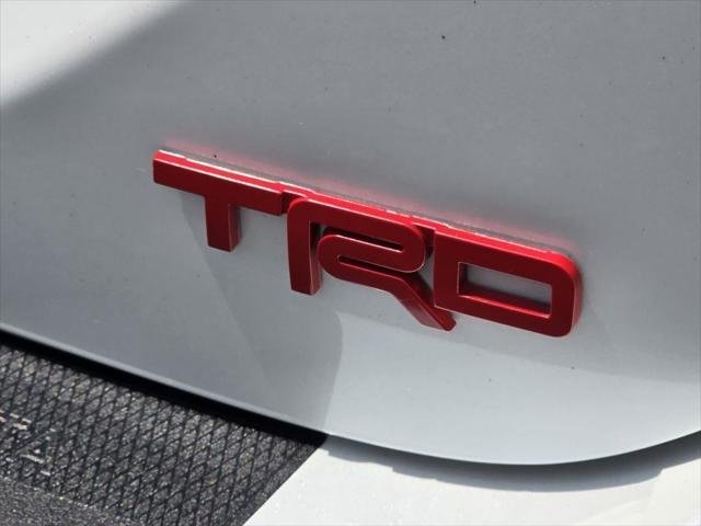 Certified Used 2022 MID BLK/WIND CHILL Toyota  image 17