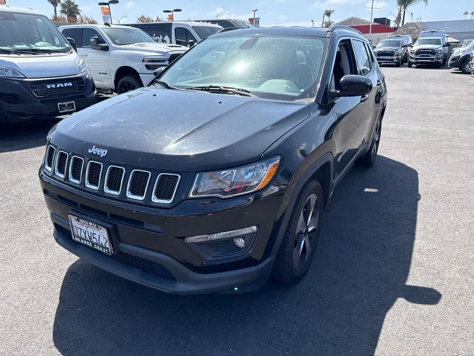 Used 2017 Diamond Black Crystal Pearlcoat Jeep Latitude image 20