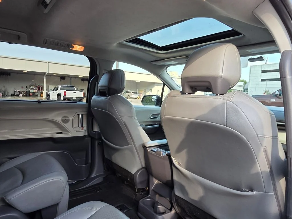 Used 2021  Toyota Limited image 16