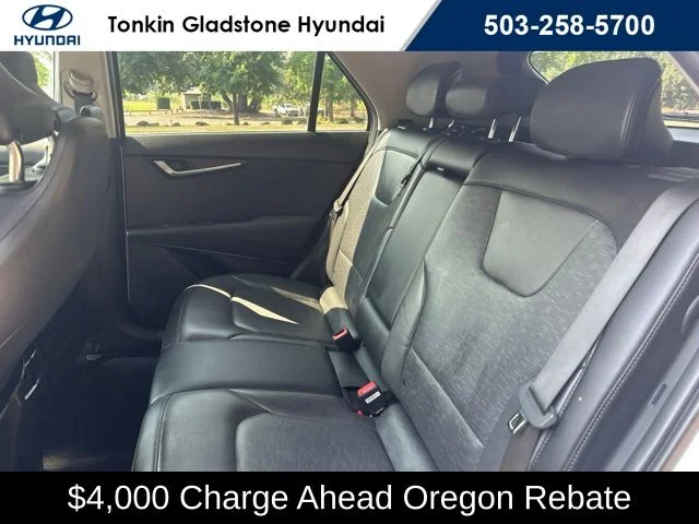 Used 2023 Snow White Pearl Kia Wave image 16