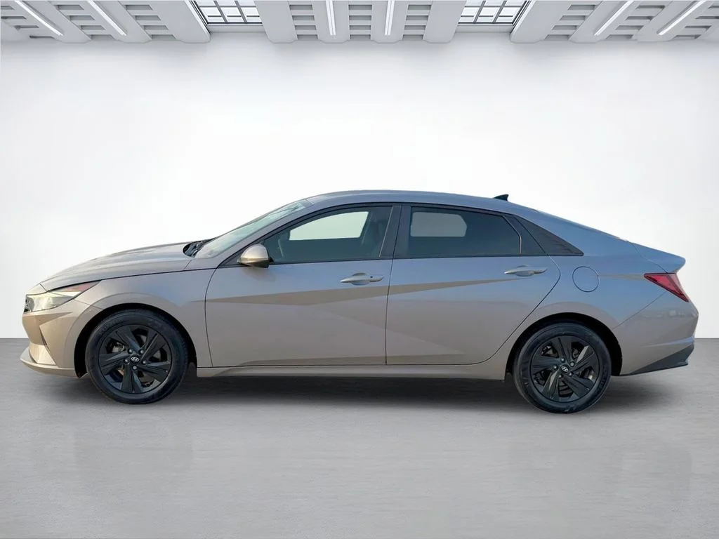 Used 2023 Silver Hyundai SEL image 6