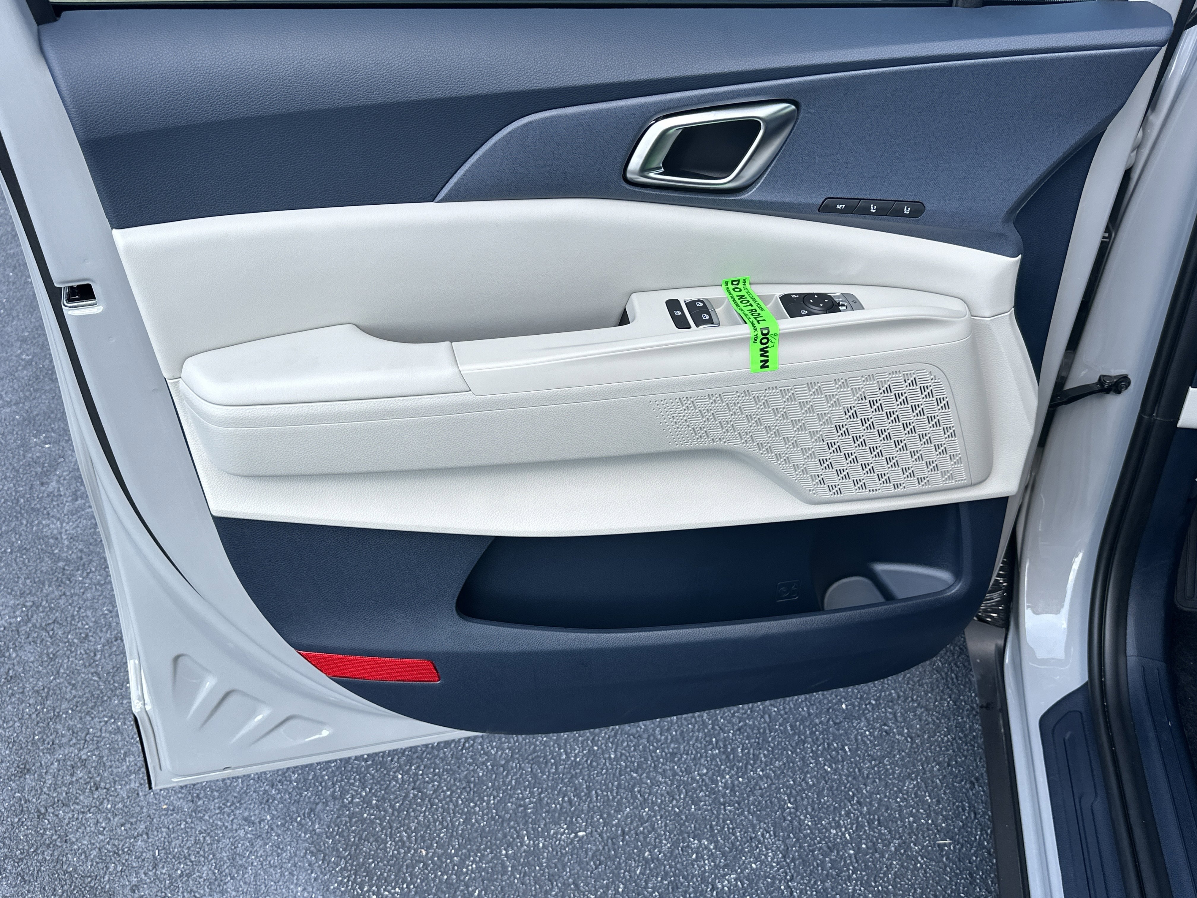 New 2026 Ceramic Silver Kia SX image 11