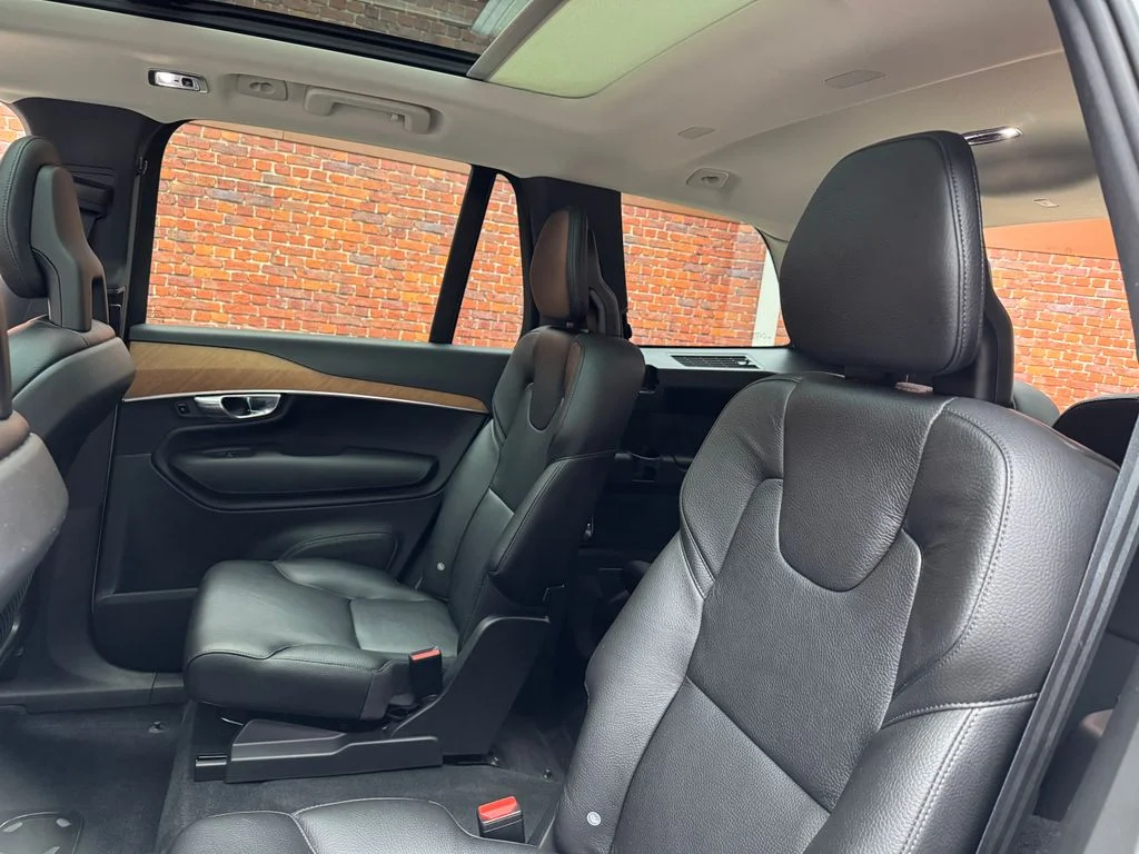 Used 2021 White Volvo T6 Momentum image 26