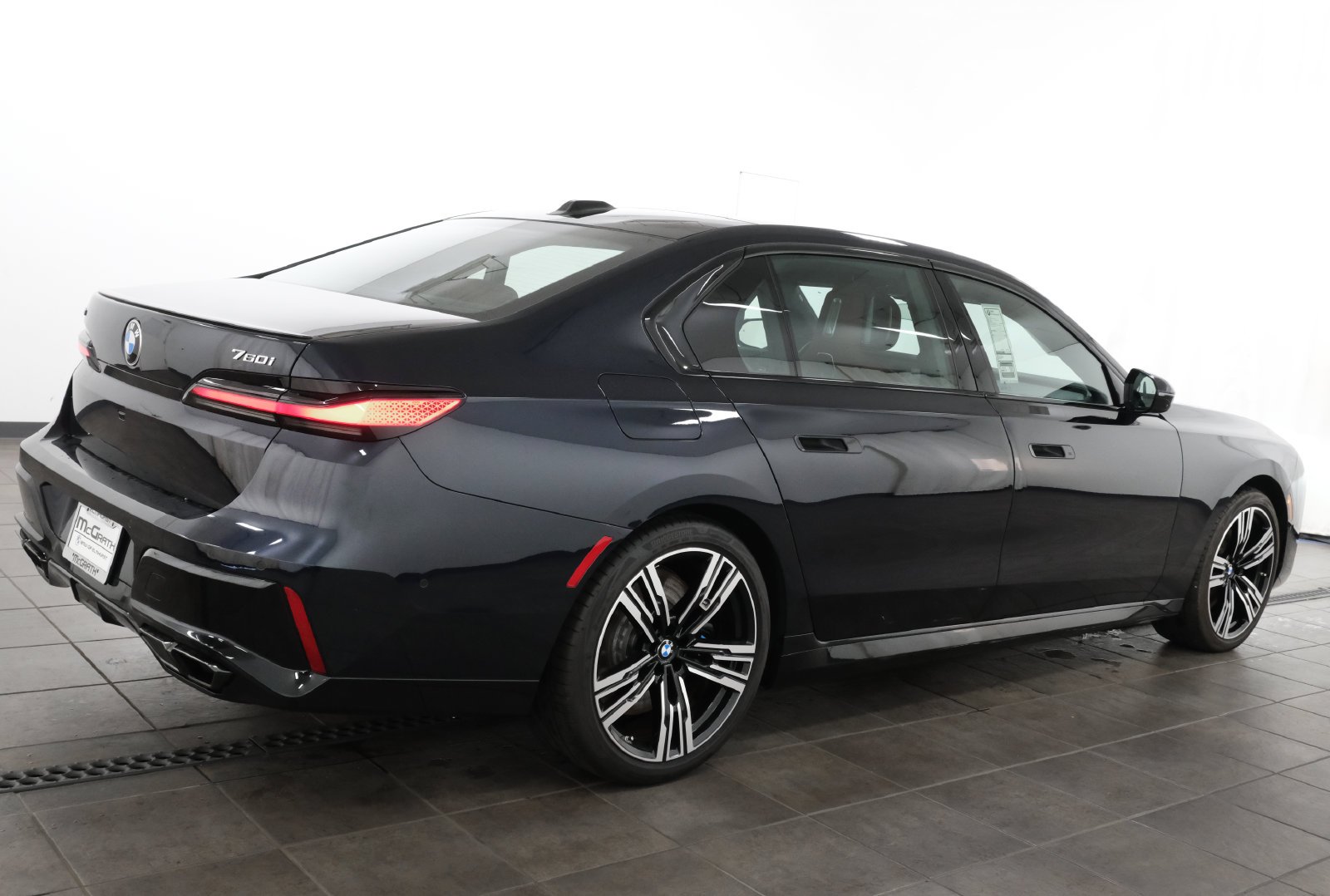 2025 BMW 7 Series 760i - Photo 6