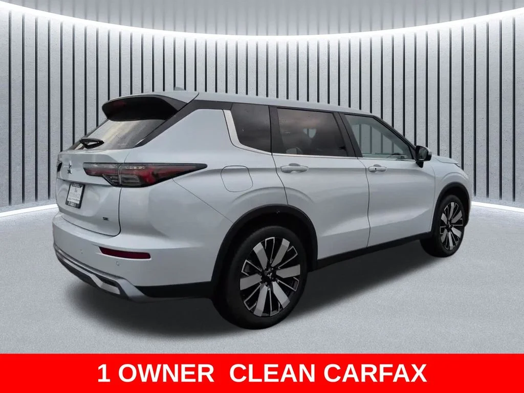Used 2025 White Mitsubishi SE image 3