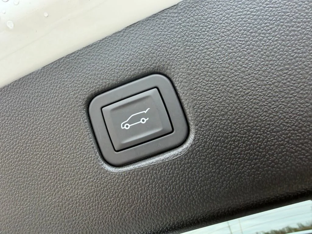 New 2026 Summit White Chevrolet 3LT image 31