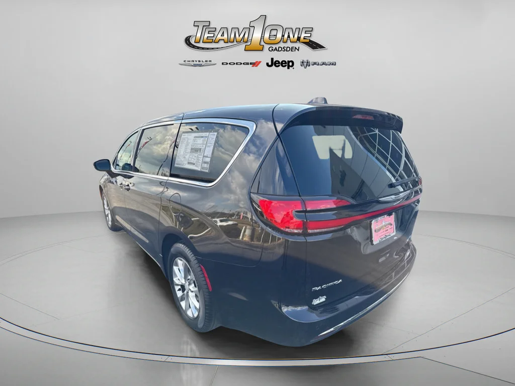 New 2026 Diamond Black Crystal Pearl-Coat Exterior Paint Chrysler Limited image 7
