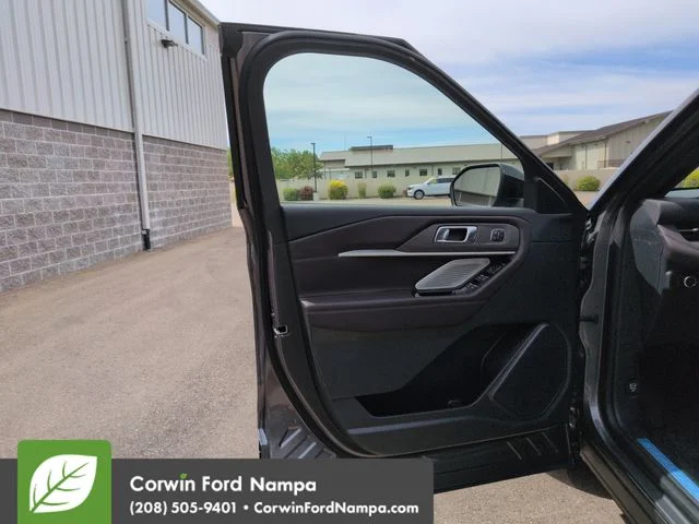 New 2026 Carbonized Gray Metallic Ford Platinum image 10
