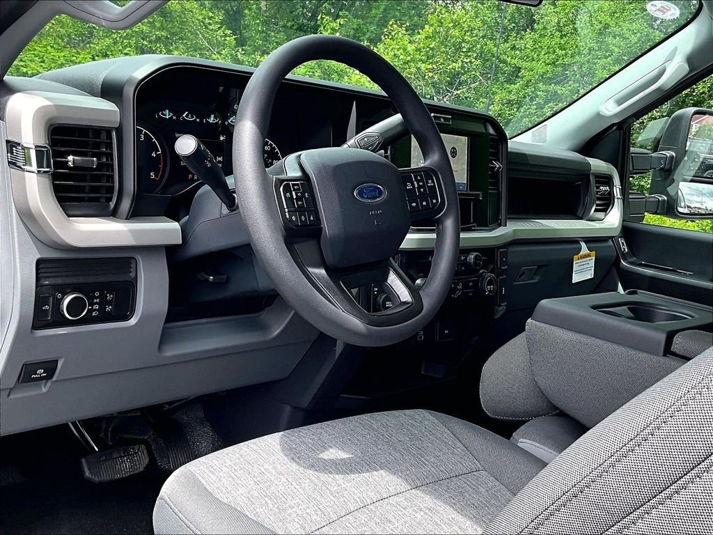 New 2026 Oxford White Ford XL image 7