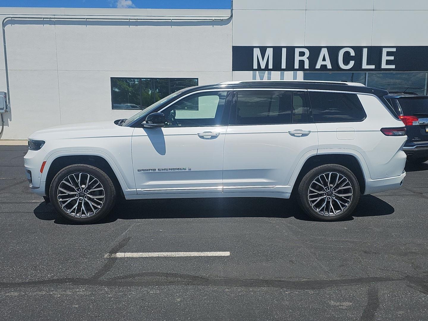 Used 2022 Bright White Clea Jeep Summit Reserve image 9