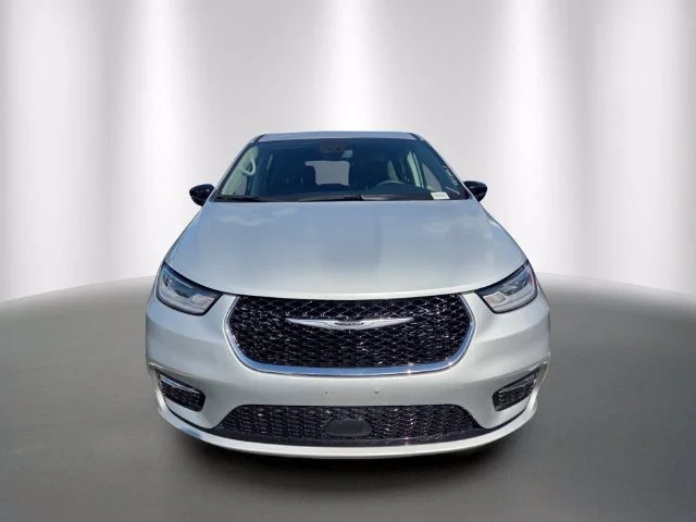 Used 2024 Silver Mist Clearcoat Chrysler Touring L image 6