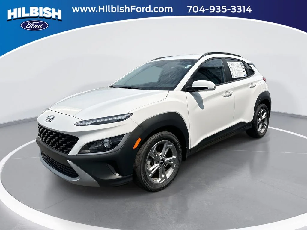 Used 2023 White Hyundai SEL image 1