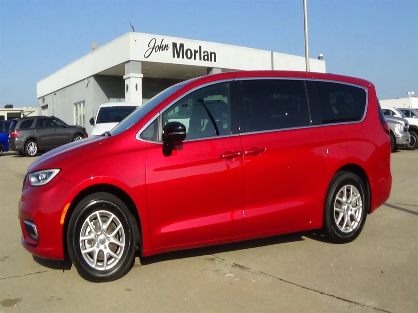 Used 2025 Red Hot Pearl Coat (pr6) Chrysler Select image 1