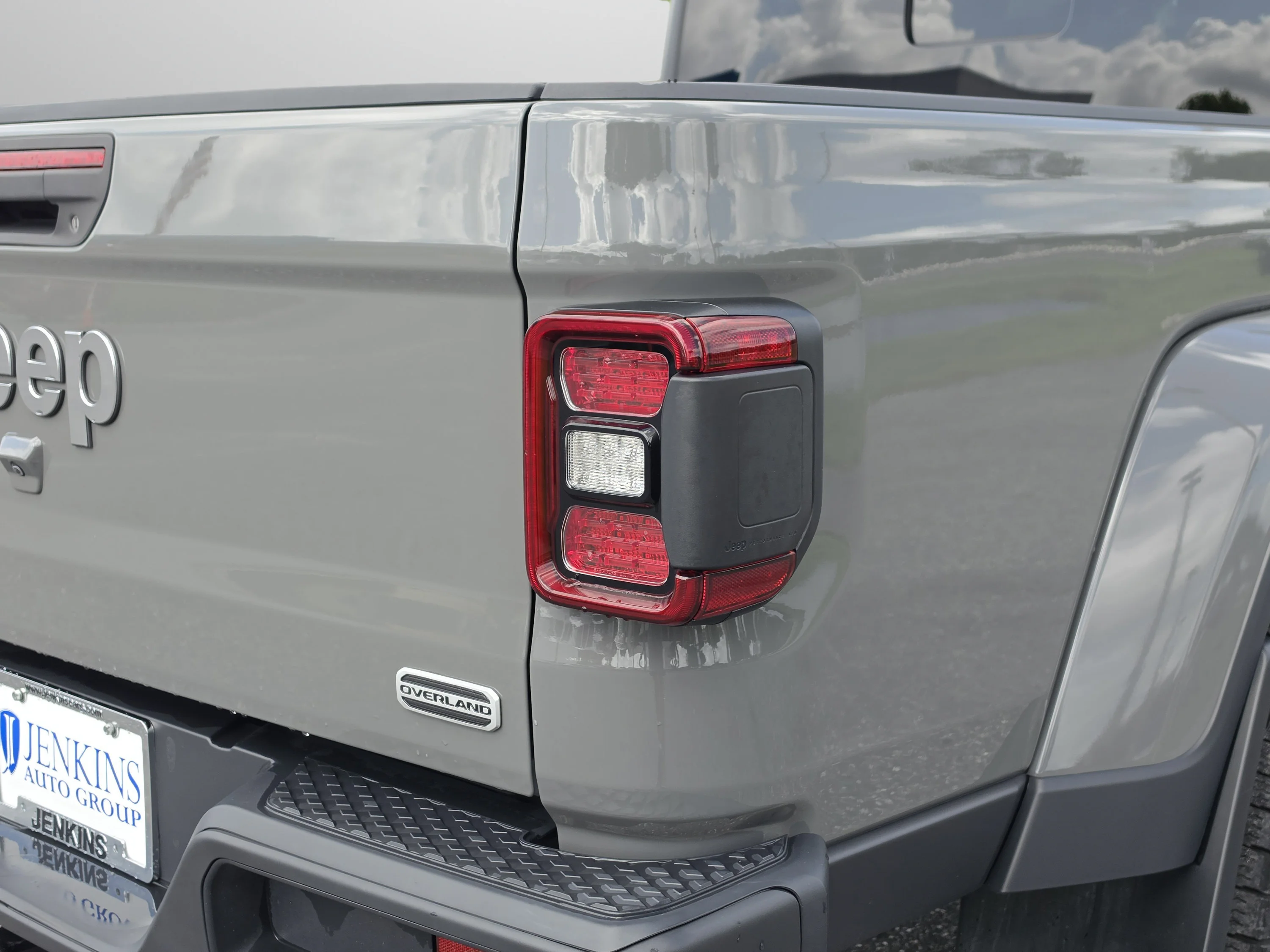 Used 2023 Sting-Gray Clearcoat Jeep Overland image 37