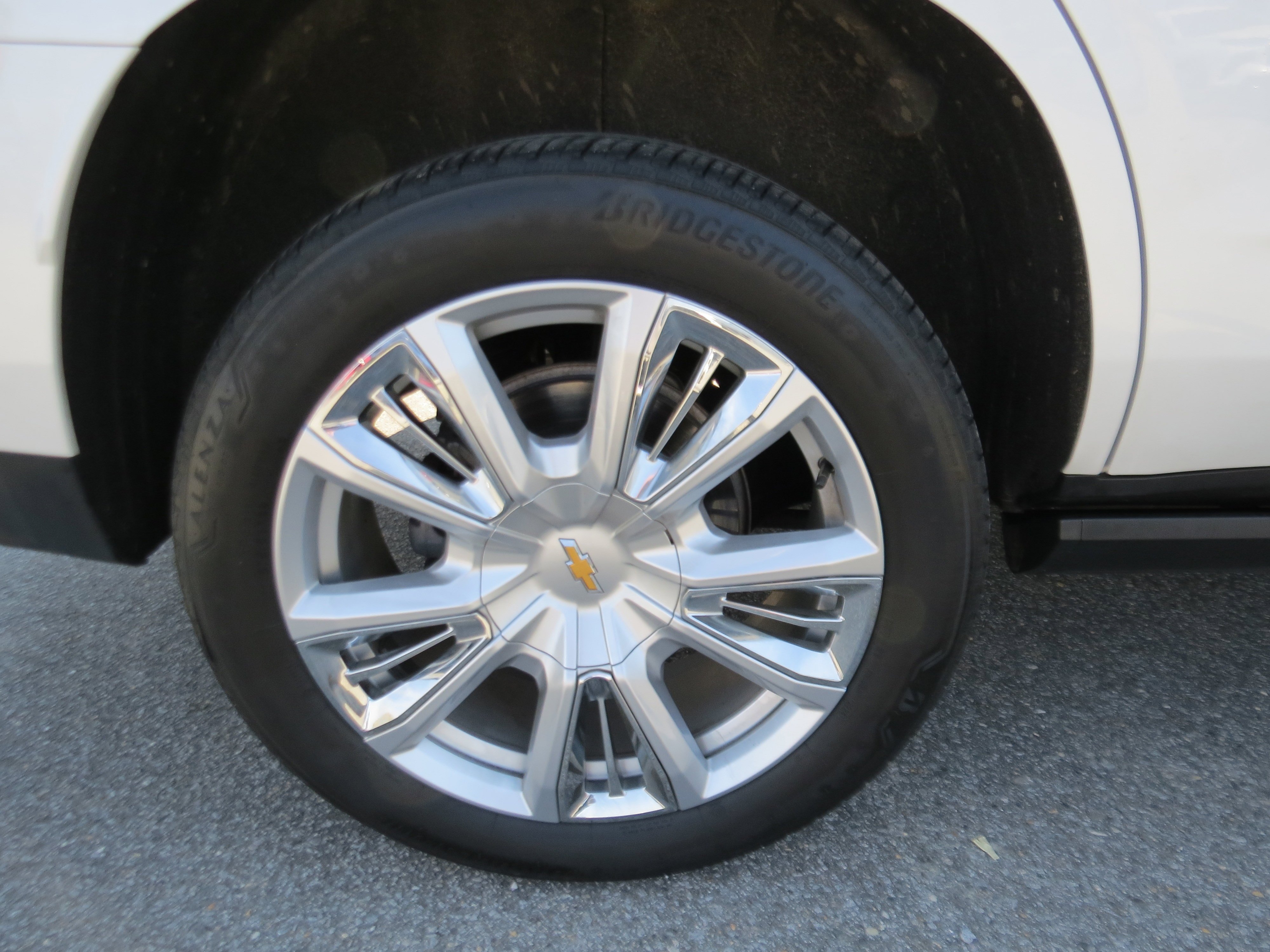 Used 2024 Iridescent Pearl Tricoat Chevrolet High Country image 12
