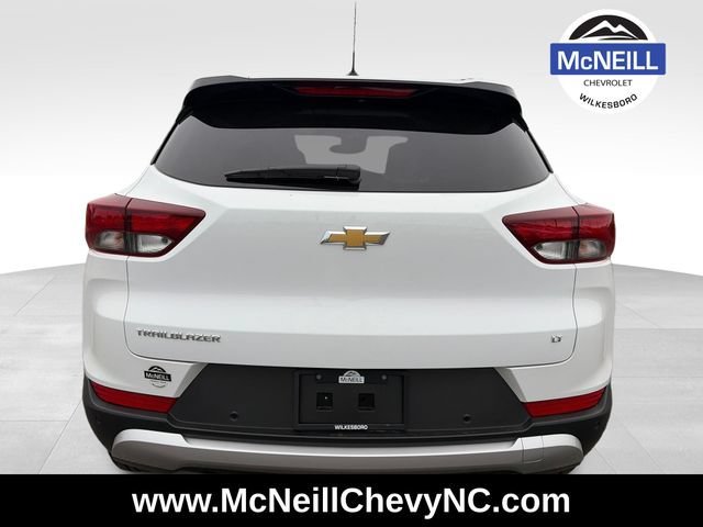 Used 2025 Summit White Chevrolet LT image 7
